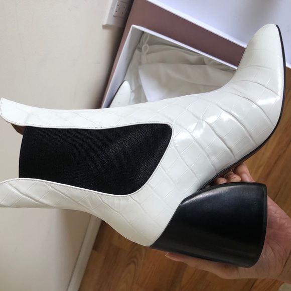 Chloe Wave Leather Ankle Boots - Picture 3 of 8